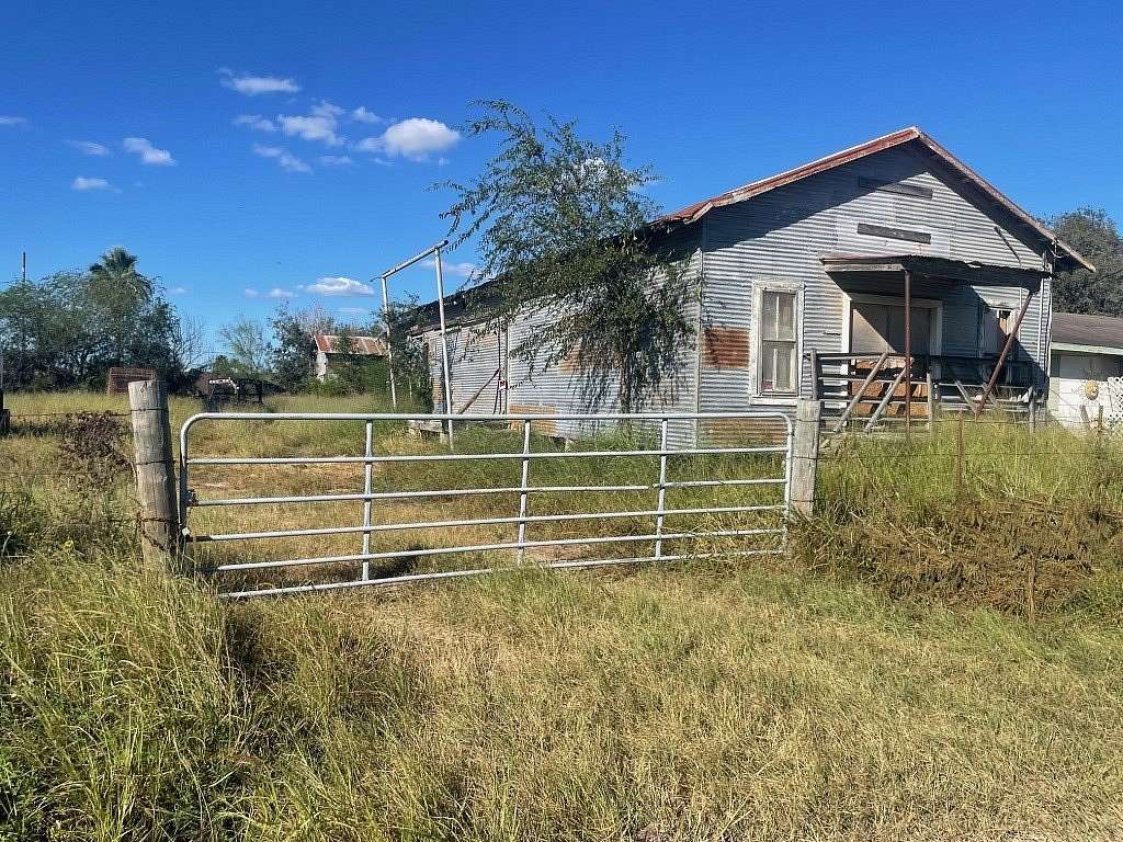 0.34 Acres of Mixed-Use Land for Sale in Hebbronville, Texas