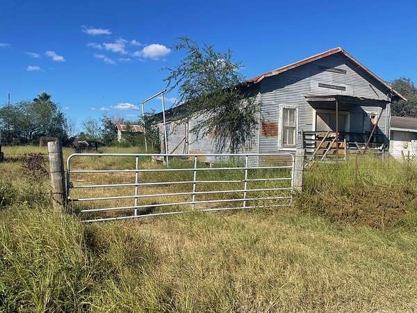 0.34 Acres of Mixed-Use Land for Sale in Hebbronville, Texas