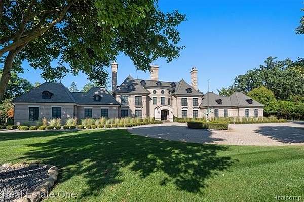 2.26 Acres of Land with Home for Sale in Bloomfield Hills, Michigan