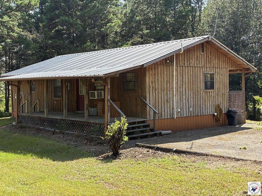 5 Acres of Land with Home for Sale in Texarkana, Arkansas