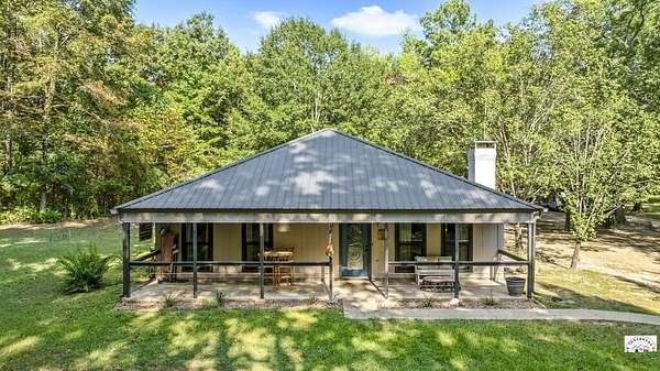 4.85 Acres of Land with Home for Sale in Texarkana, Texas