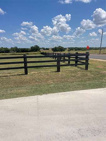1 Acre of Residential Land for Sale in Grandview, Texas