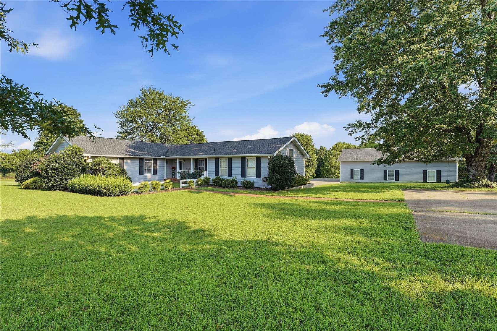 10.5 Acres of Land with Home for Sale in La Vergne, Tennessee