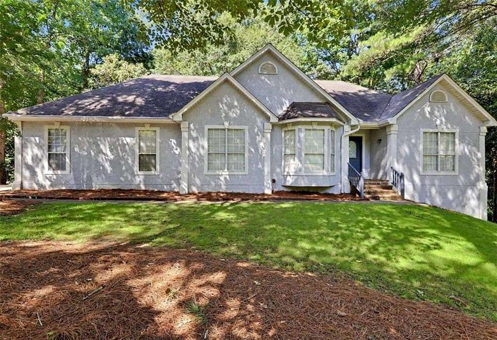 1.53 Acres of Land with Home for Sale in Newnan, Georgia