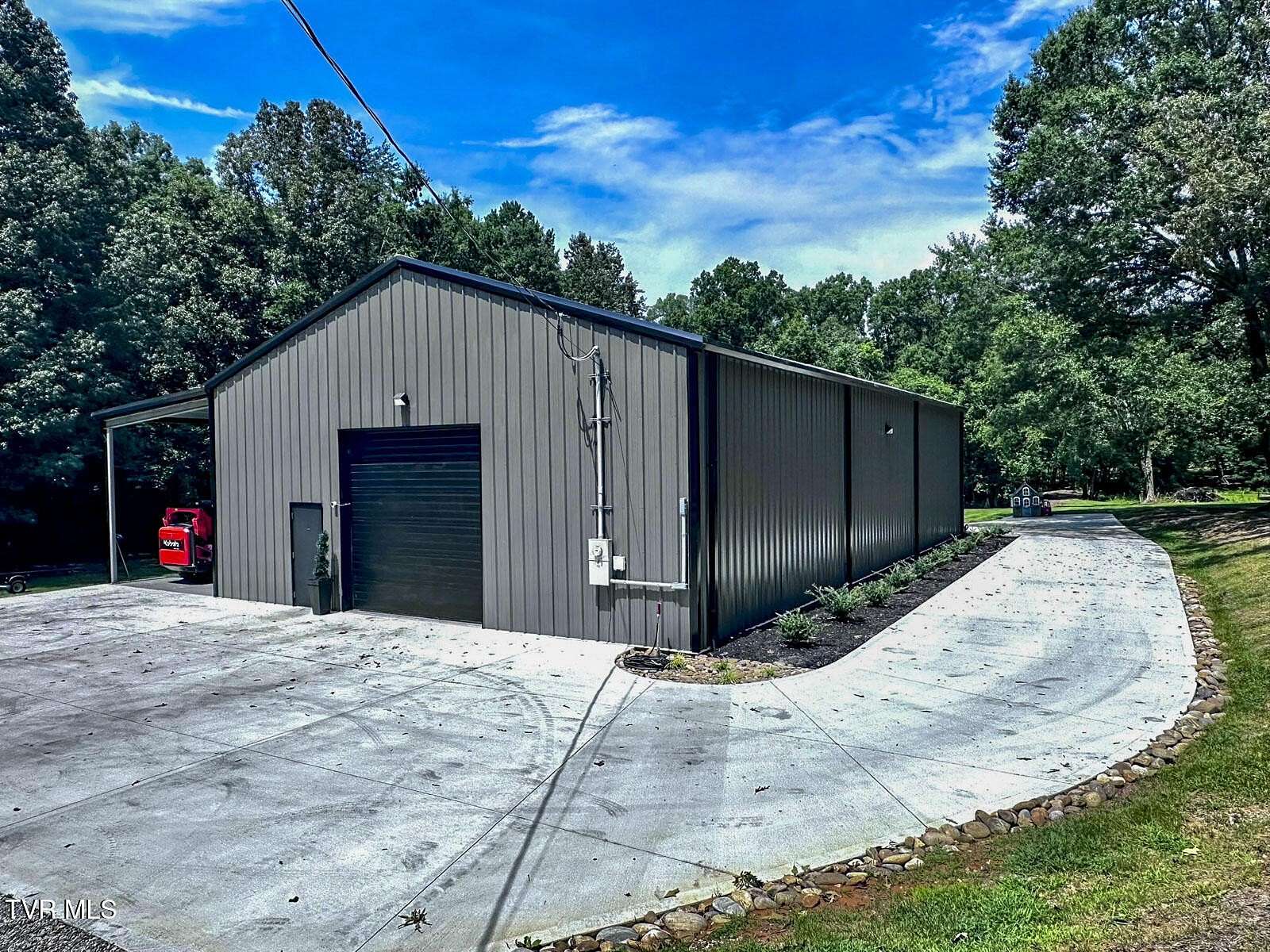7 Acres of Improved Commercial Land for Sale in Dandridge, Tennessee