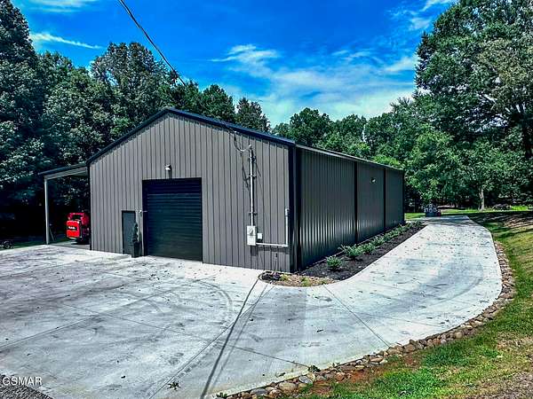 7 Acres of Improved Commercial Land for Sale in Dandridge, Tennessee