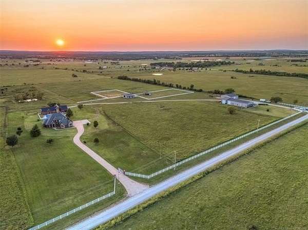 40 Acres of Land with Home for Sale in Morris, Oklahoma