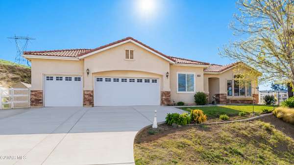 1.5 Acres of Land with Home for Sale in Acton, California