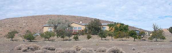 4.77 Acres of Land with Home for Sale in Silver Springs, Nevada