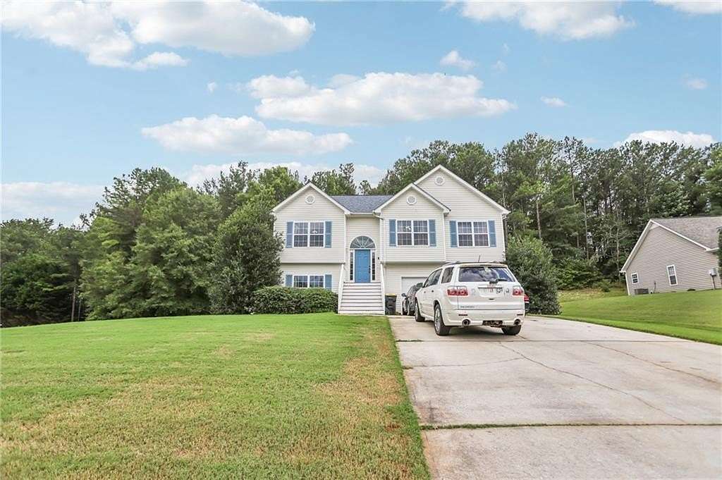 1.64 Acres of Land with Home for Sale in Newnan, Georgia