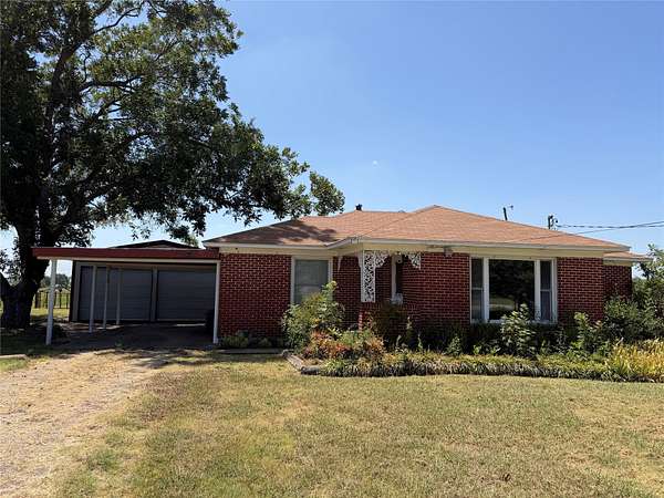 9 Acres of Land with Home for Lease in Sunnyvale, Texas