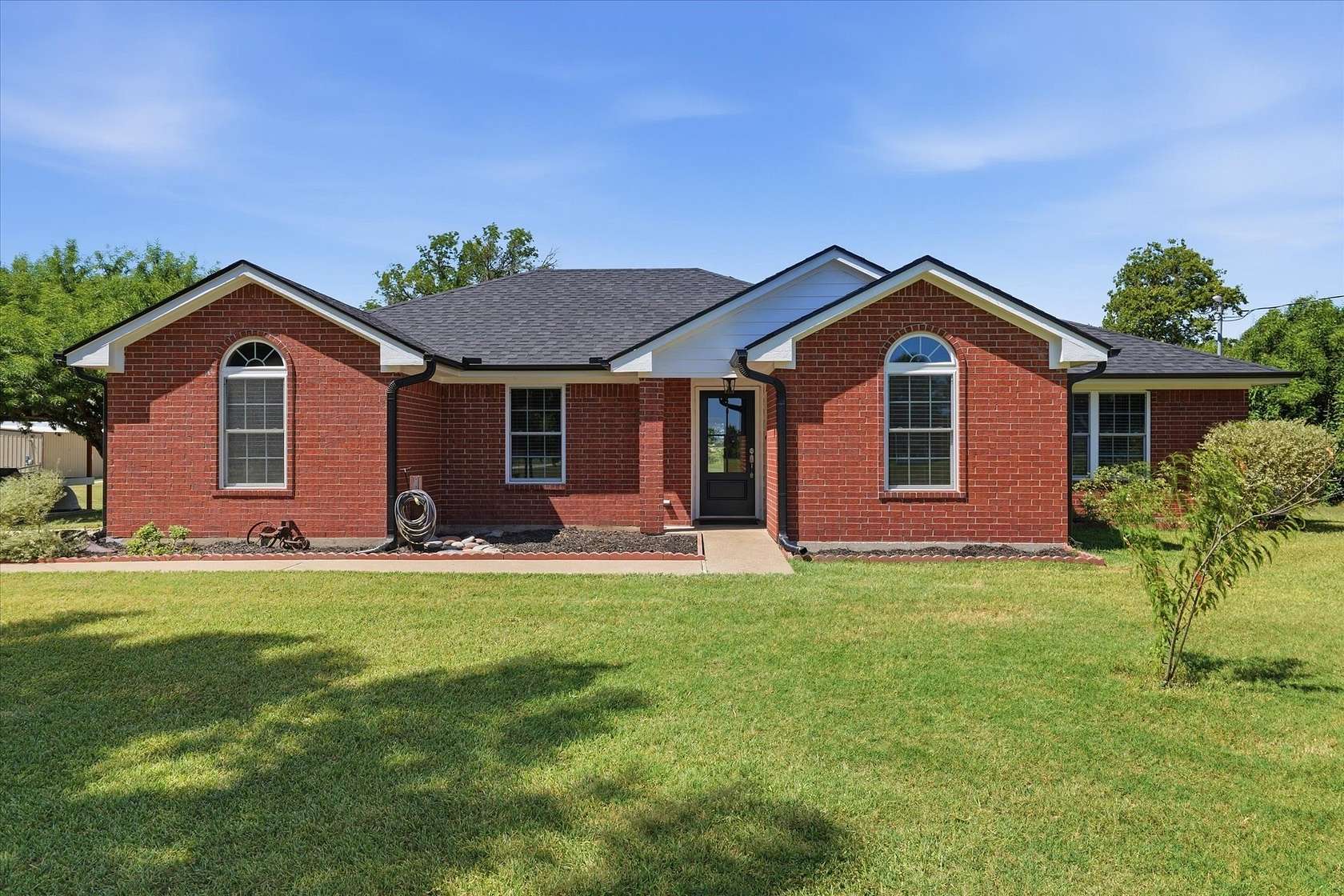 2.14 Acres of Land with Home for Sale in Eddy, Texas