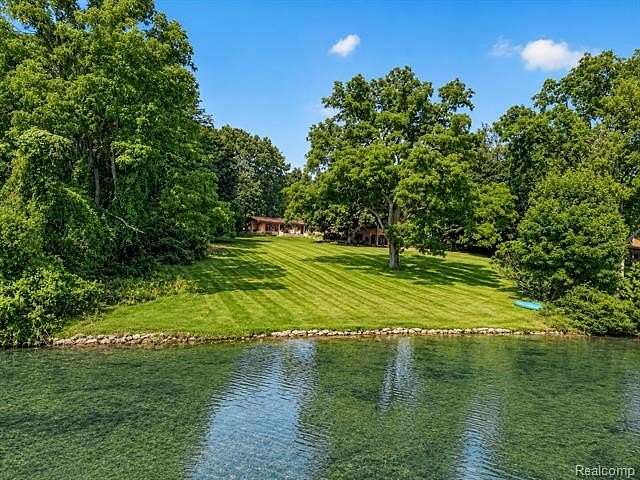 1.9 Acres of Land with Home for Sale in Bloomfield Hills, Michigan