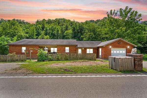 10 Acres of Land with Home for Sale in Booneville, Kentucky