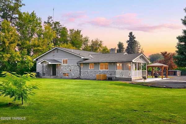 2 Acres of Land with Home for Sale in Yakima, Washington
