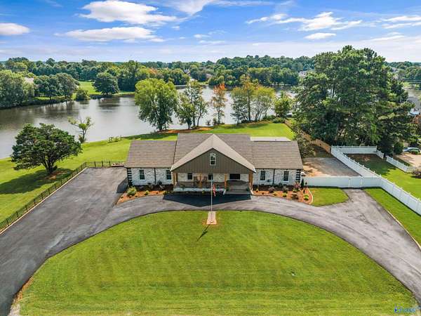 2 Acres of Land with Home for Sale in Athens, Alabama
