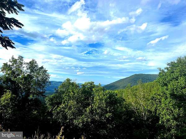 28 Acres of Recreational Land for Sale in Moorefield, West Virginia