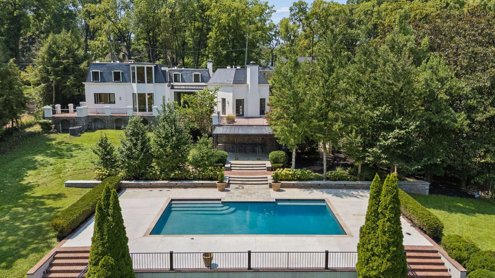2.34 Acres of Land with Home for Sale in Nashville, Tennessee