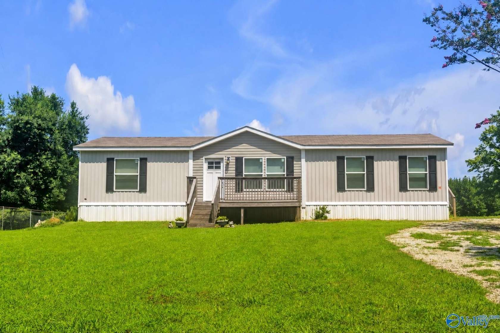 1.5 Acres of Land with Home for Sale in Hazel Green, Alabama