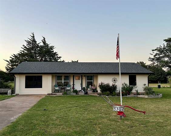 2 Acres of Land with Home for Sale in Van Alstyne, Texas