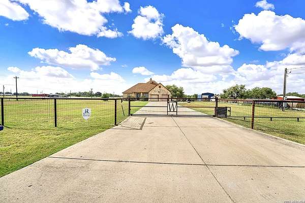 3 Acres of Improved Mixed-Use Land for Sale in La Vernia, Texas