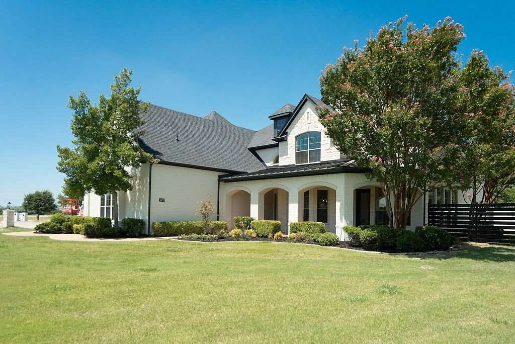 1.5 Acres of Land with Home for Sale in Lucas, Texas
