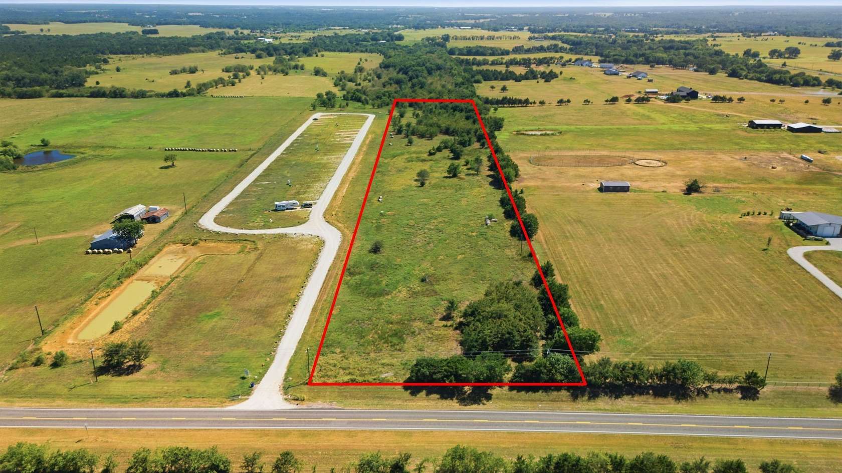 9 Acres of Residential Land for Sale in Gordonville, Texas