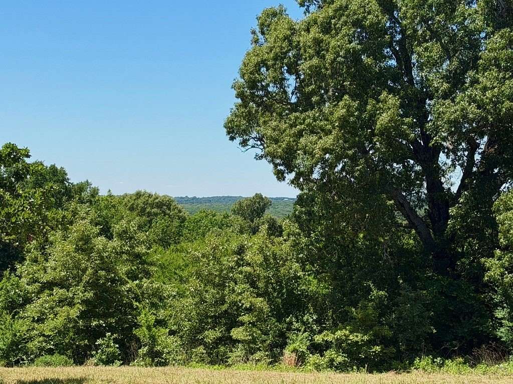 1.5 Acres of Residential Land for Sale in Athens, Texas
