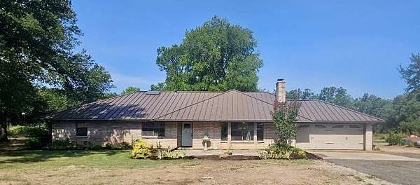 7 Acres of Land with Home for Lease in Weatherford, Texas