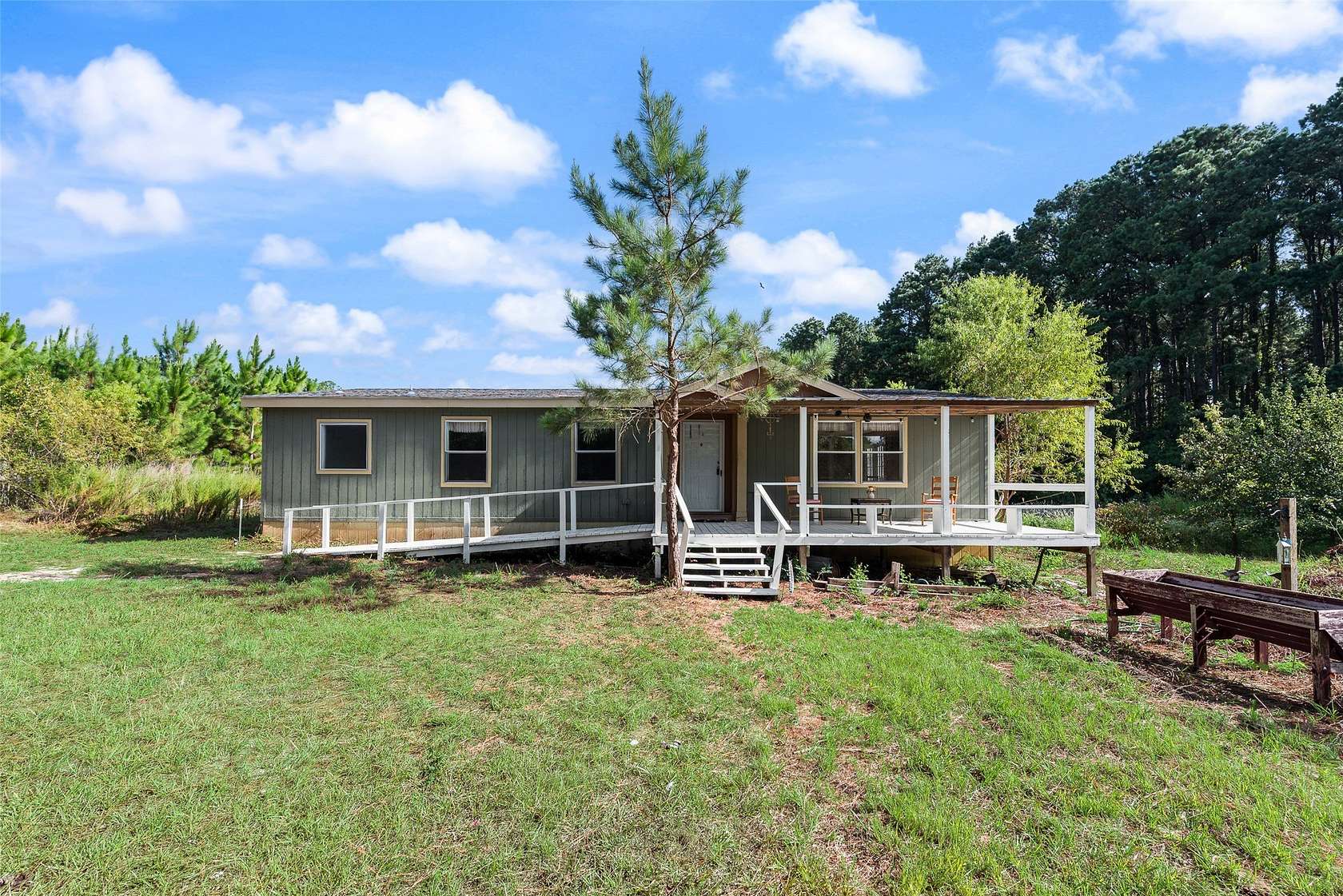 3.52 Acres of Land with Home for Sale in Athens, Texas