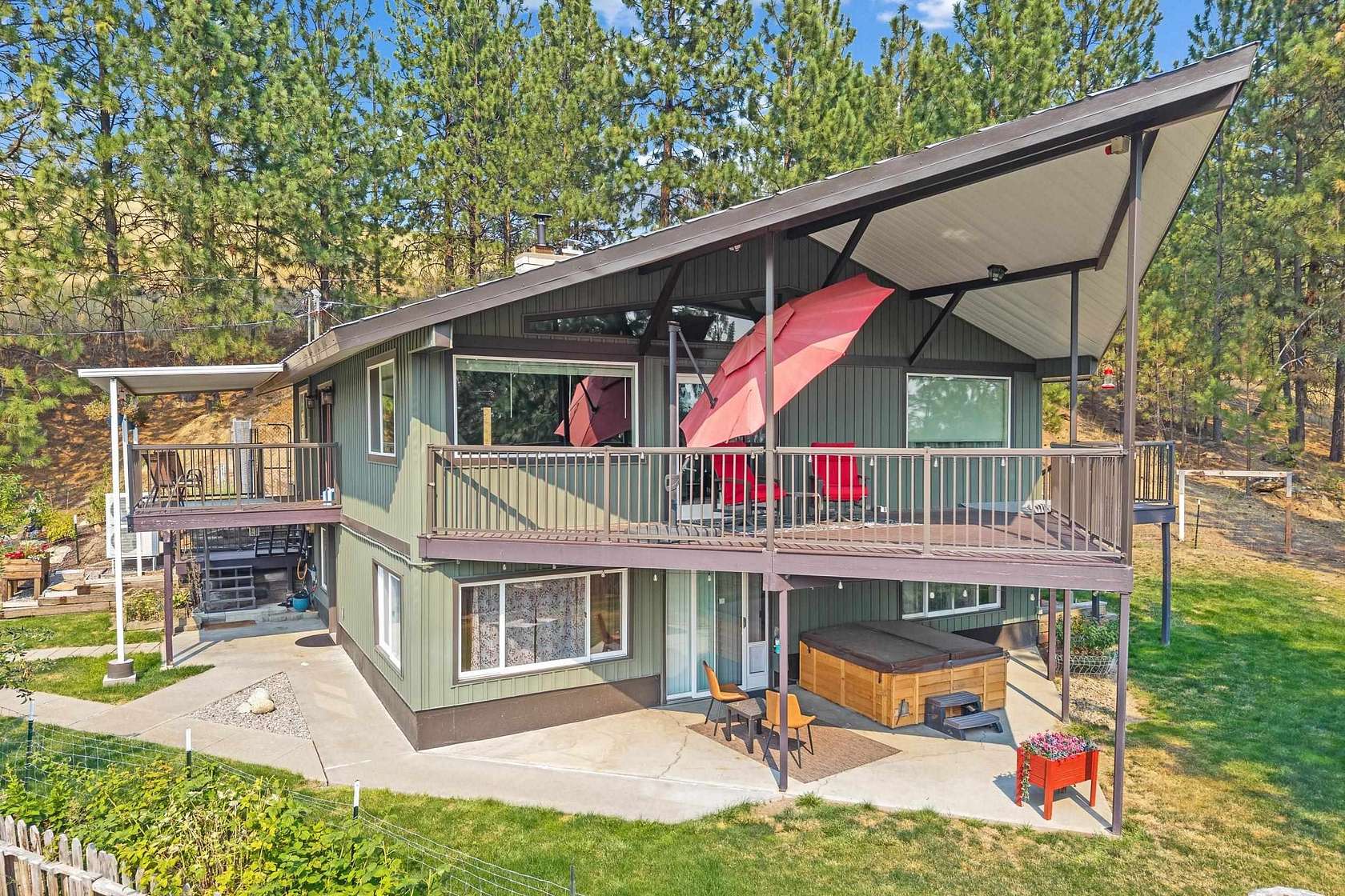 5.46 Acres of Land with Home for Sale in Spokane, Washington