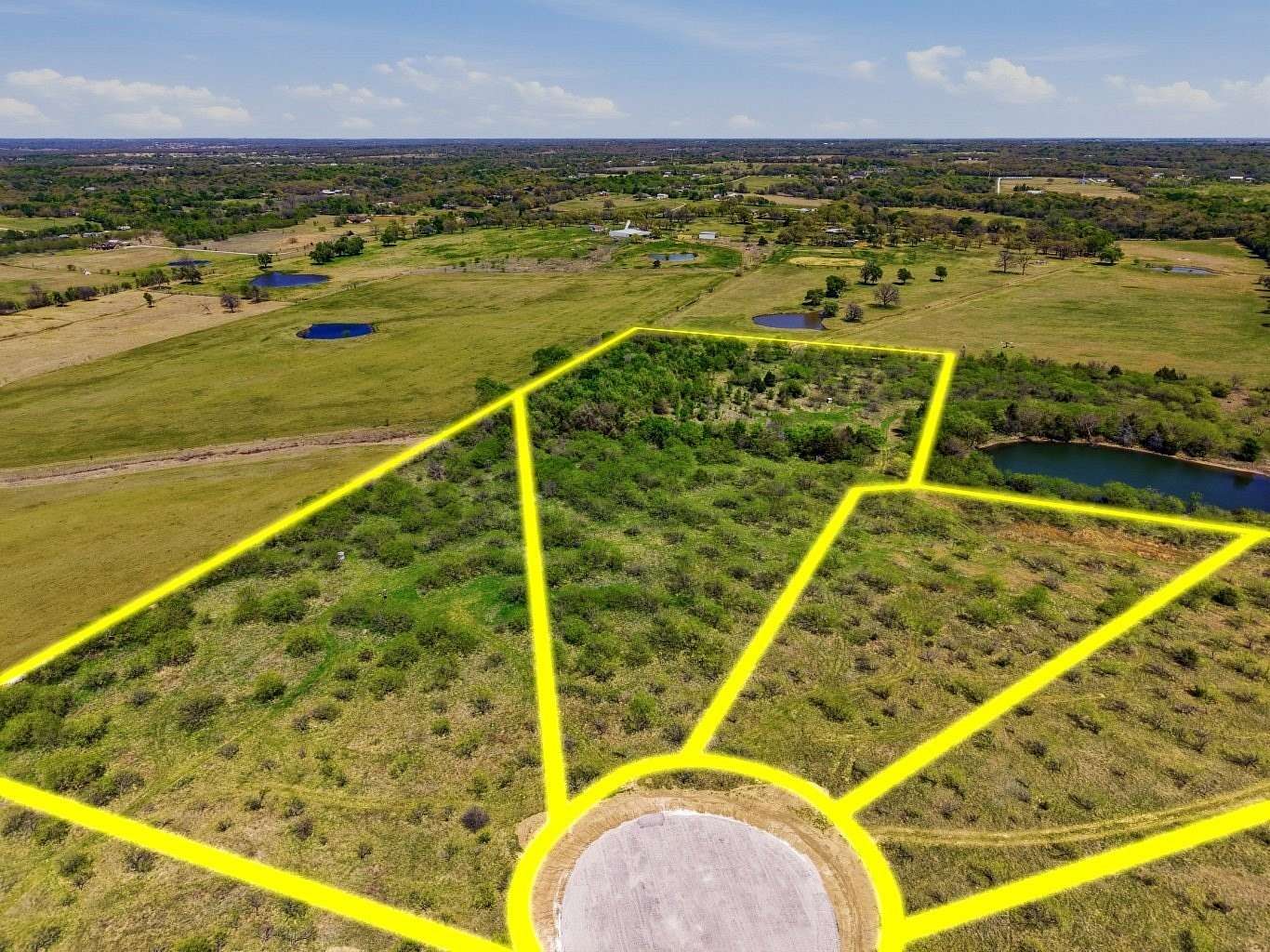 8.35 Acres of Residential Land for Sale in Grandview, Texas