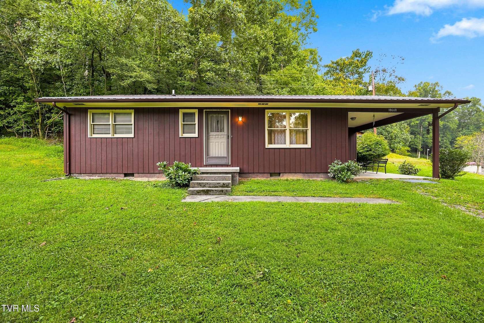 15.5 Acres of Land with Home for Sale in Hiltons, Virginia