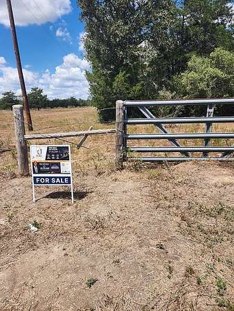 1.5 Acres of Land for Sale in Hallettsville, Texas