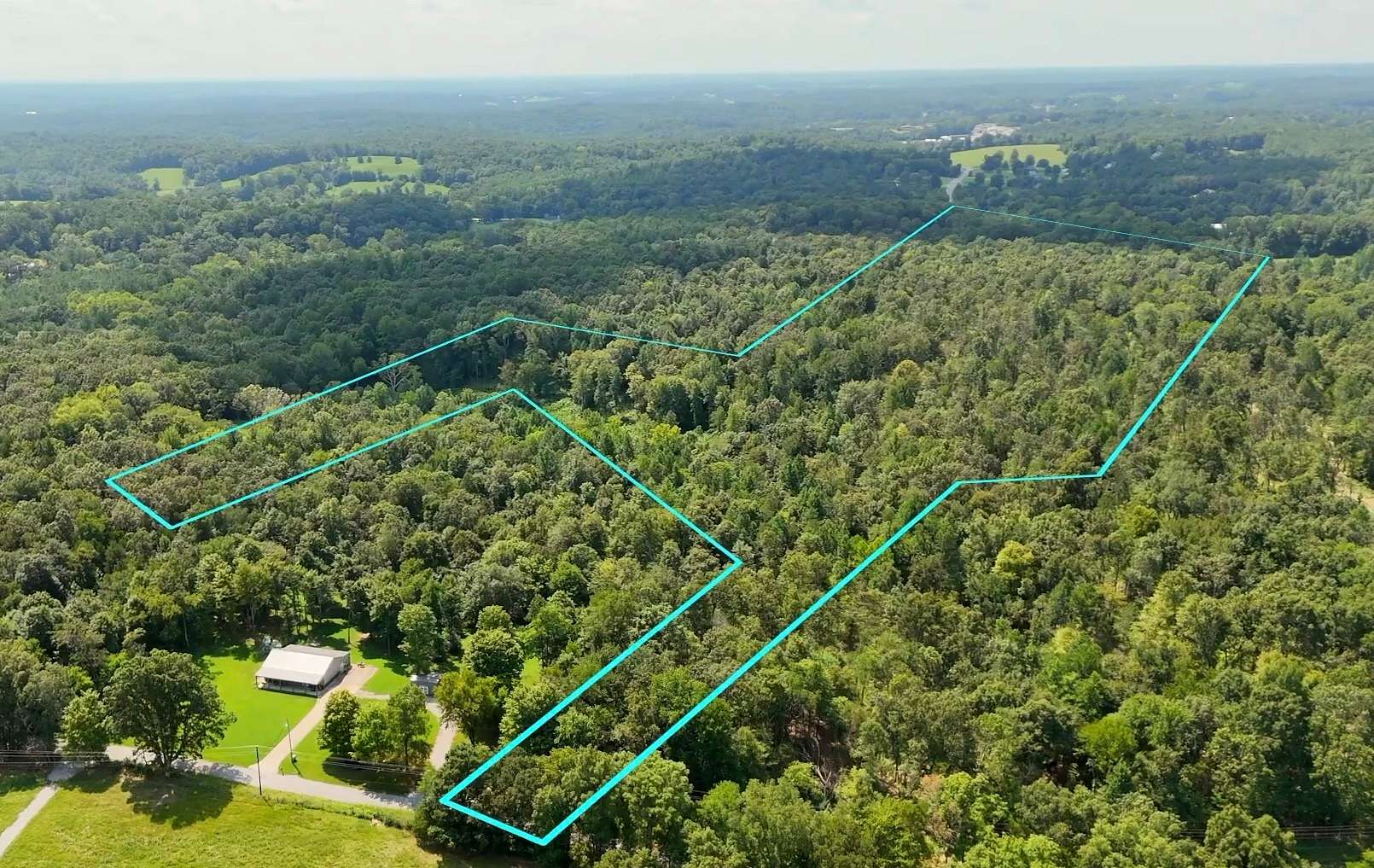 33.9 Acres of Recreational & Residential Land for Sale in Charlotte, Tennessee