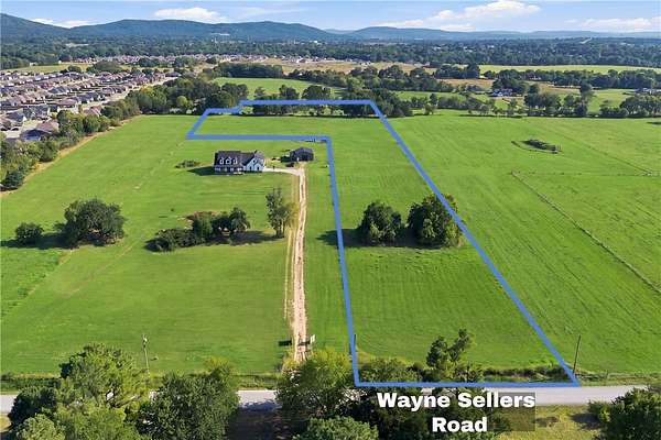9 Acres of Residential Land for Sale in Farmington, Arkansas