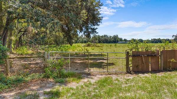 10 Acres of Land for Sale in Trenton, Florida