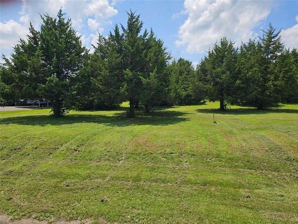 0.92 Acres of Land for Sale in McLouth, Kansas