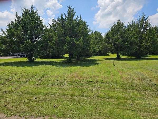 0.92 Acres of Land for Sale in McLouth, Kansas