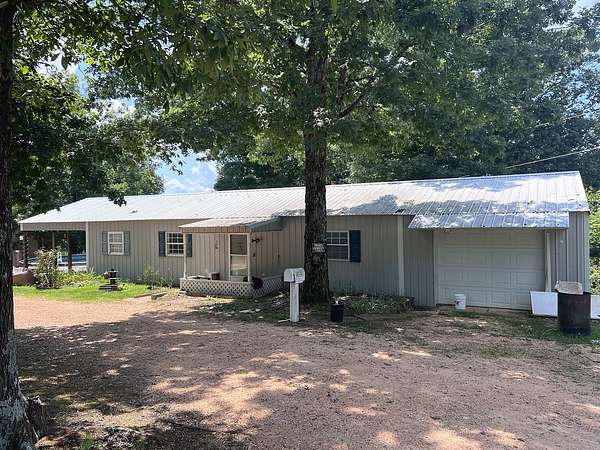 9 Acres of Improved Land for Sale in Linden, Tennessee