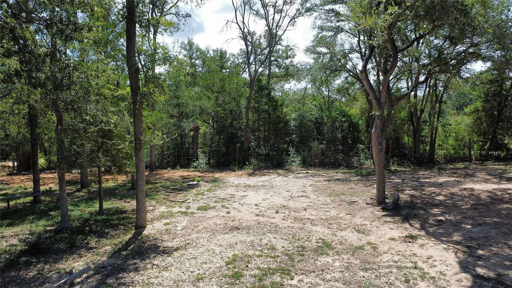 1 Acre of Land for Sale in Dale, Texas
