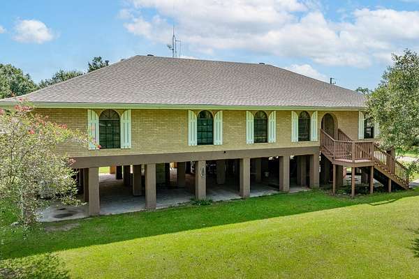 31 Acres of Land with Home for Sale in Houma, Louisiana