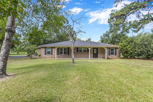 2.3 Acres of Improved Residential Land for Sale in Silsbee, Texas