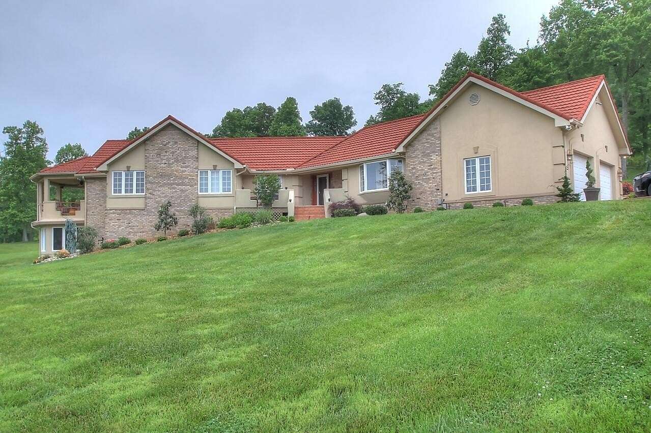 17 Acres of Land with Home for Sale in Williamsburg, Kentucky