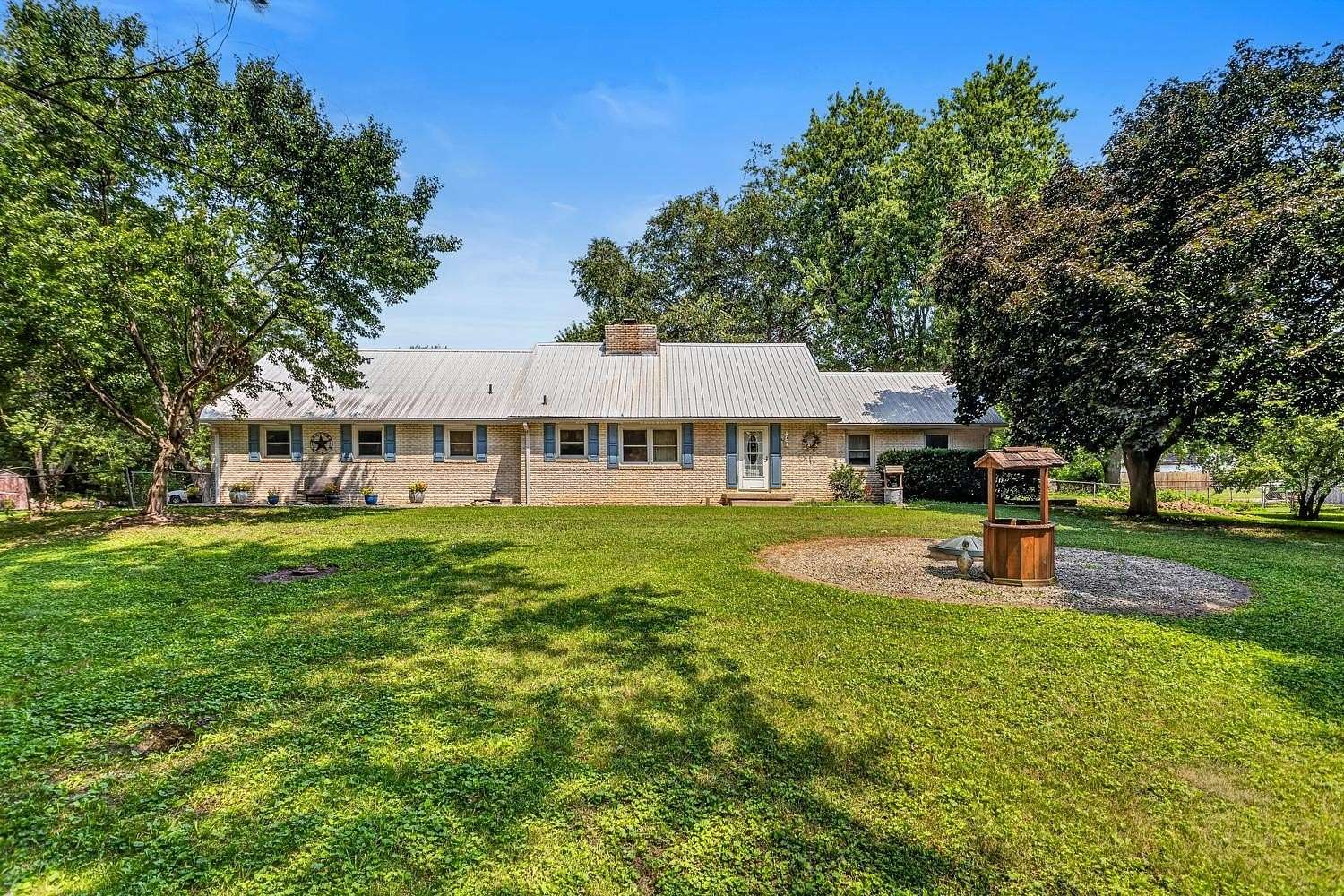 6 Acres of Land with Home for Sale in Mahomet, Illinois