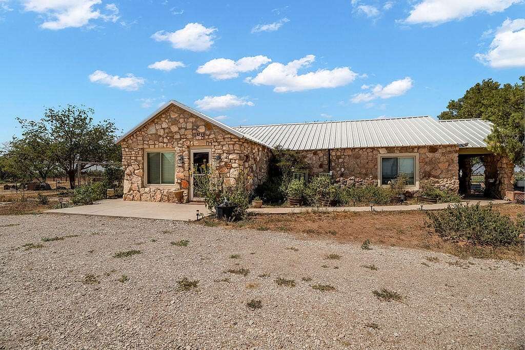 10.5 Acres of Land with Home for Sale in Big Spring, Texas