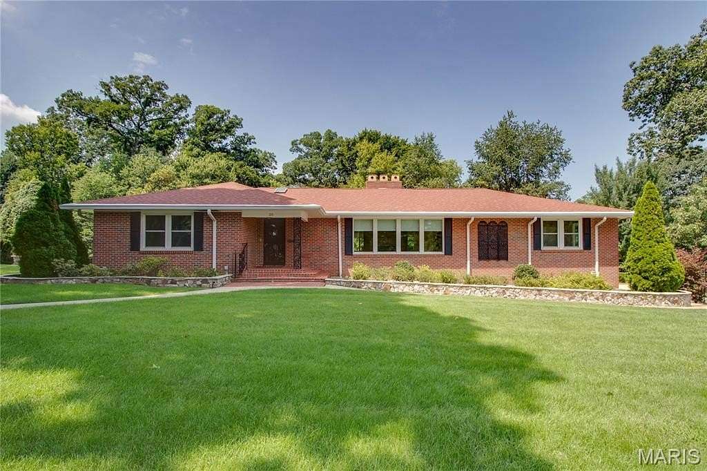 1.7 Acres of Land with Home for Sale in Alton, Illinois