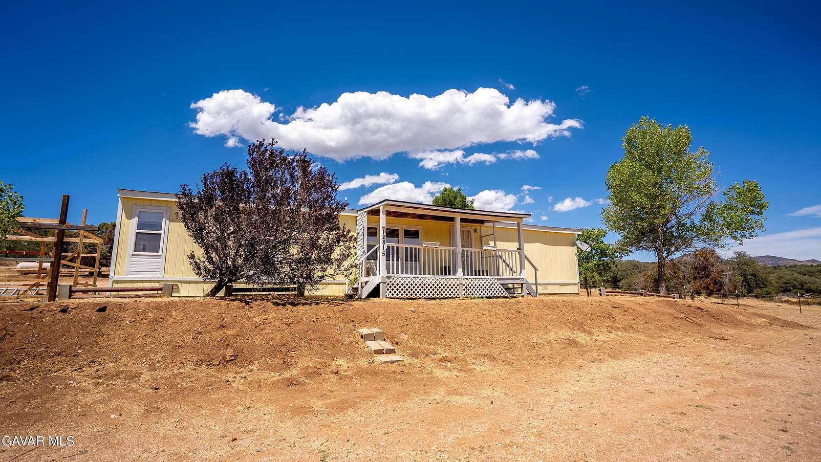 2.5 Acres of Land with Home for Sale in Tehachapi, California