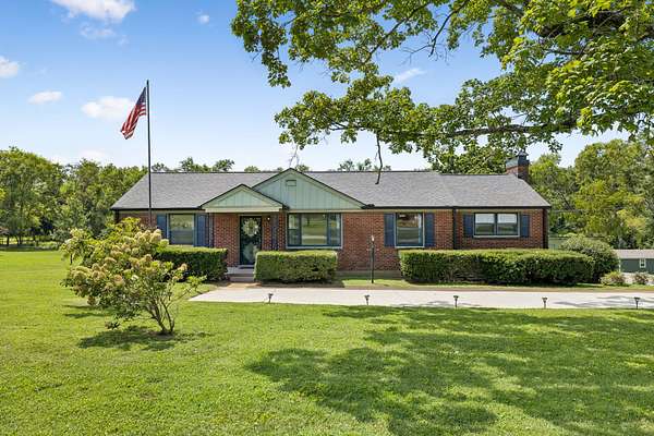 2.4 Acres of Land with Home for Sale in Nashville, Tennessee