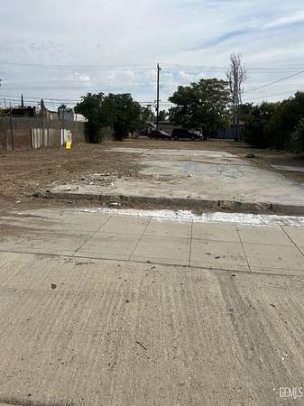 0.17 Acres of Commercial Land for Sale in Bakersfield, California